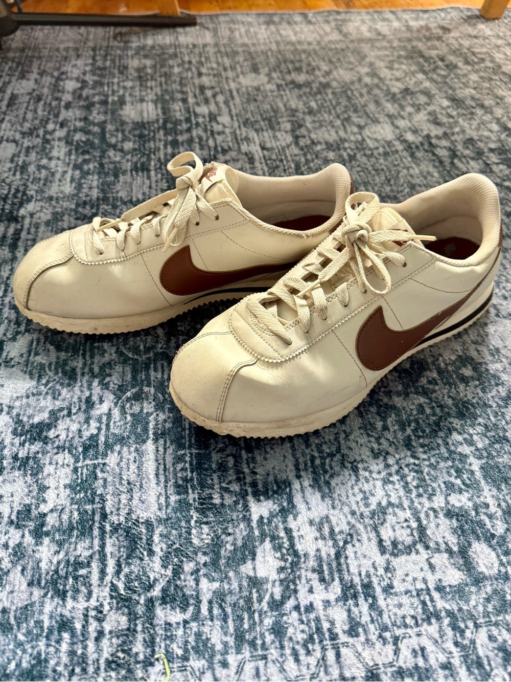 Nike Men’s Cream Sneakers with Brown Swoosh